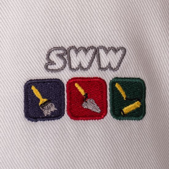 Полукомбинезон рабочий летний белый 51M-2-EASN-00/55 из плотного хлопка с наколенниками и 13 карманами, вышивка на кармане